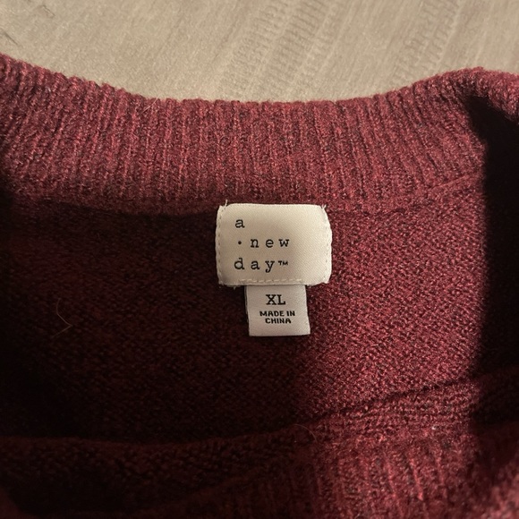 A new day sweater - Picture 2 of 2